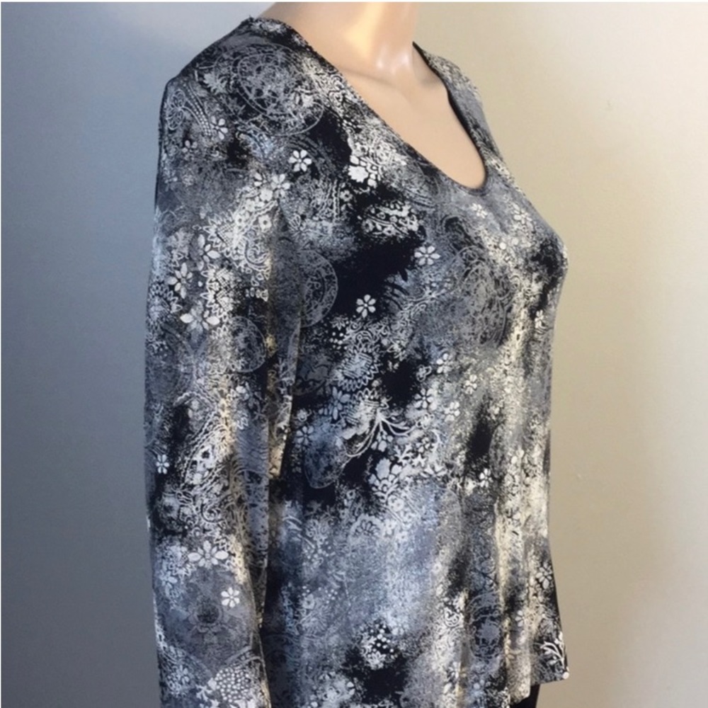 CITIKNITS. Black & Gray w/Silver thread. Long sleeves. Stretch material. S.